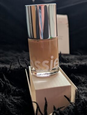 Glosier STRETCH Fluid Foundation Medium 3
